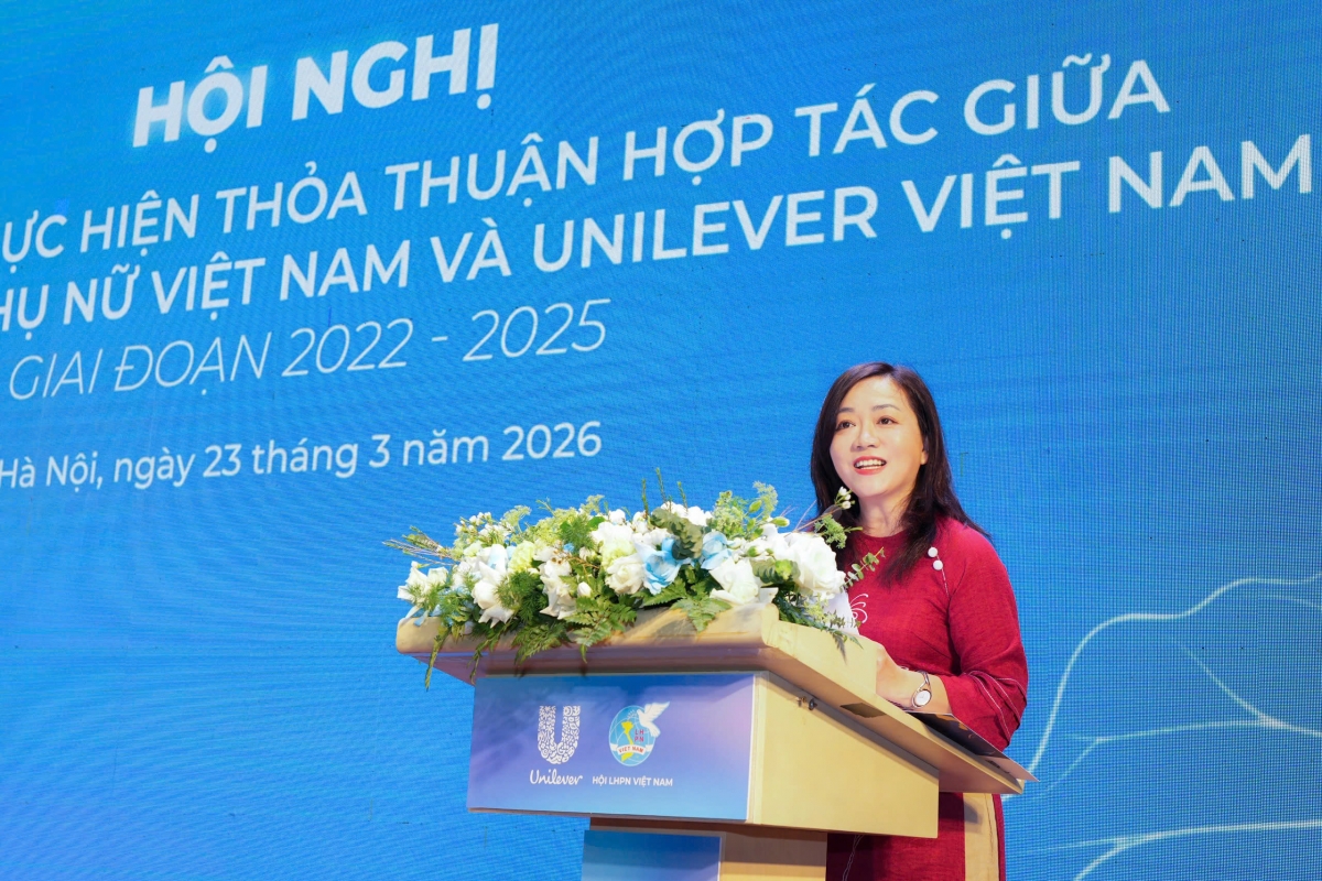 Bà Lê Thị Hồng Nhi - Phó Tổng Giám đốc Truyền thông, Đối ngoại và Phát triển bền vững, Unilever Việt Nam -phát biểu tại Hội nghị Bà Lê Thị Hồng Nhi - Phó Tổng Giám đốc Truyền thông, Đối ngoại và Phát triển bền vững, Unilever Việt Nam -phát biểu tại Hội nghị