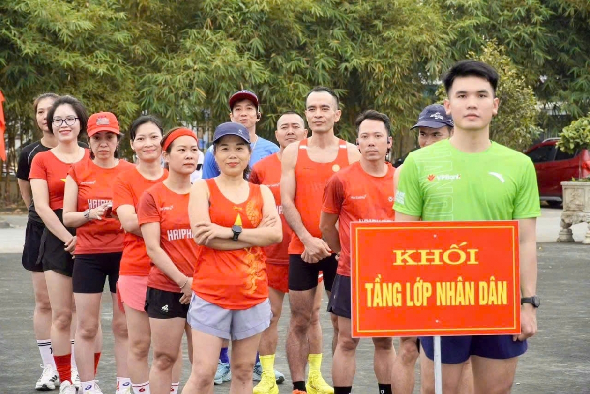 Tại xã Kiến Minh, hơn 200 cán bộ, công chức, lực lượng vũ trang, đoàn viên, hội viên, giáo viên, học sinh và Nhân dân đã hưởng ứng chương trình. Tại xã Kiến Minh, hơn 200 cán bộ, công chức, lực lượng vũ trang, đoàn viên, hội viên, giáo viên, học sinh và Nhân dân đã hưởng ứng chương trình.