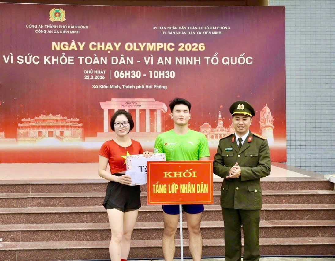 Kết thúc chương trình, Ban Tổ chức đã trao giải cho các tập thể tiêu biểu, trong đó khối Nhân dân đạt giải Nhất, Kết thúc chương trình, Ban Tổ chức đã trao giải cho các tập thể tiêu biểu, trong đó khối Nhân dân đạt giải Nhất,
