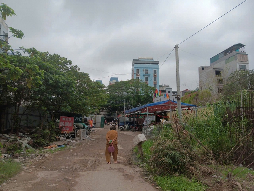 Dự án xây dựng đường Đỗ Đức Dục đi đường Mễ Trì đang dừng thi công, gây lãng phí và ô nhiễm môi trường nghiêm trọng. Dự án xây dựng đường Đỗ Đức Dục đi đường Mễ Trì đang dừng thi công, gây lãng phí và ô nhiễm môi trường nghiêm trọng.