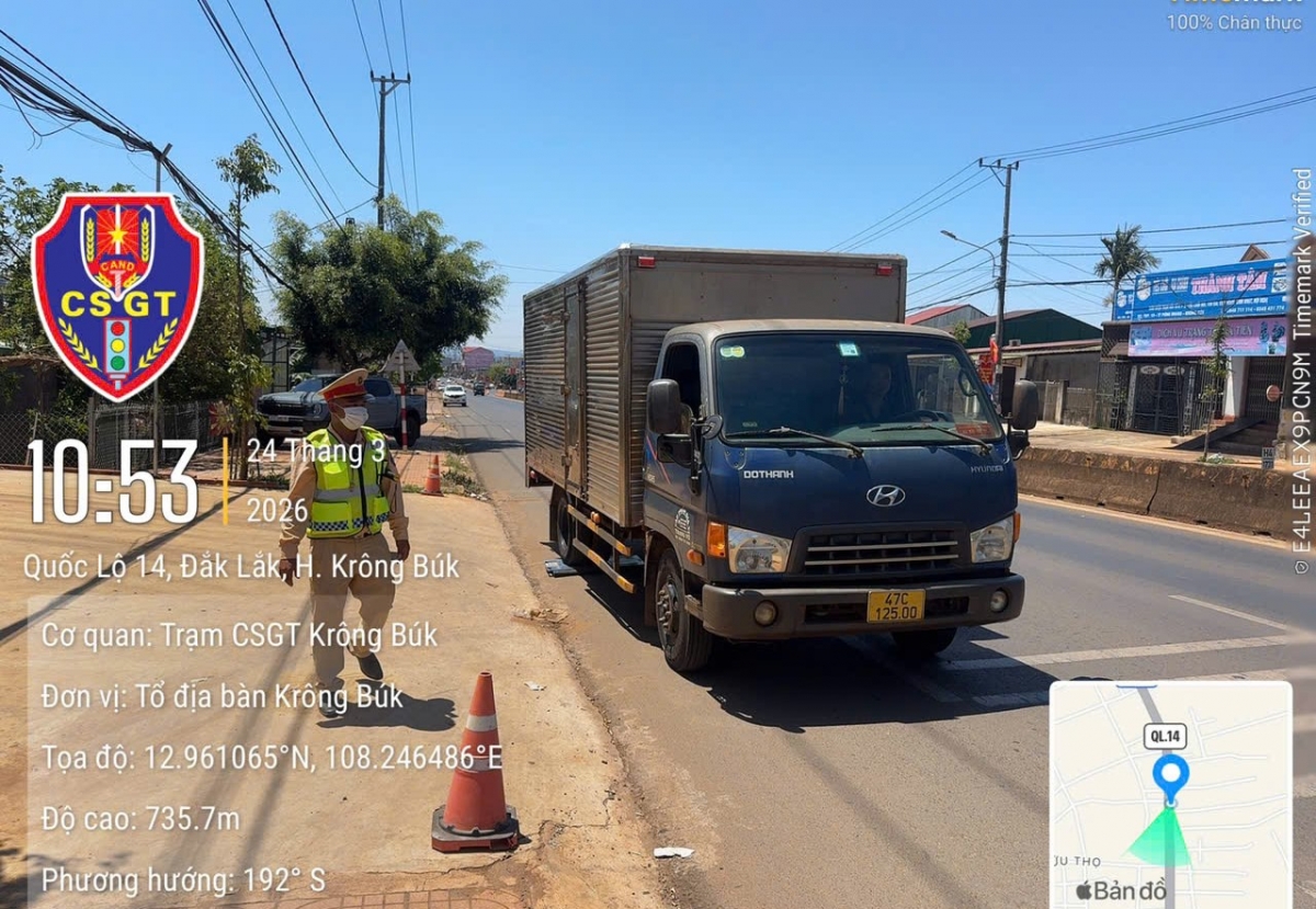 Đắk Lắk: xe quá tải Krông Búk đi qua địa bàn bị lực lượng CSGT kiểm tra, xử lý Đắk Lắk: xe quá tải Krông Búk đi qua địa bàn bị lực lượng CSGT kiểm tra, xử lý
