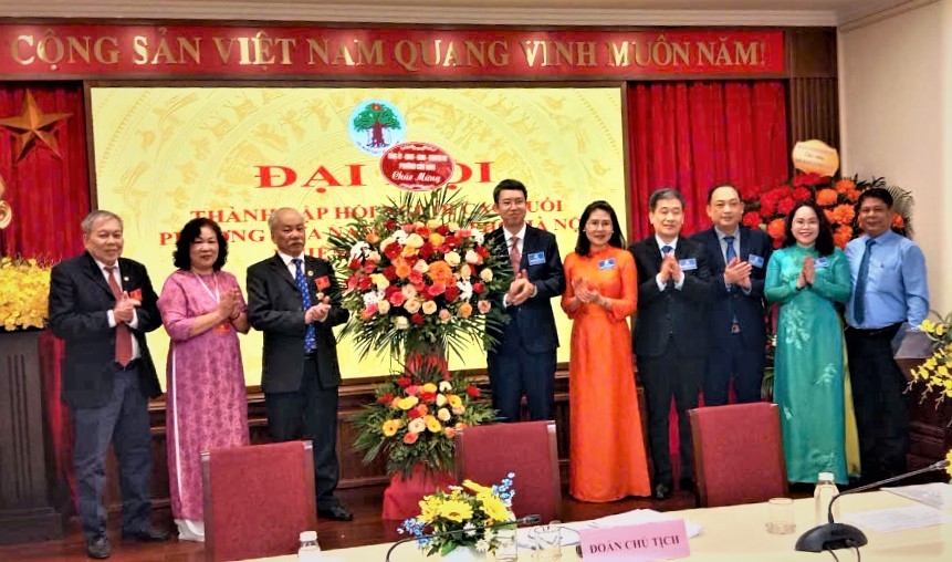 Lãnh đạo phường Cửa Nam tặng hoa chúc mừng Đại hội Lãnh đạo phường Cửa Nam tặng hoa chúc mừng Đại hội