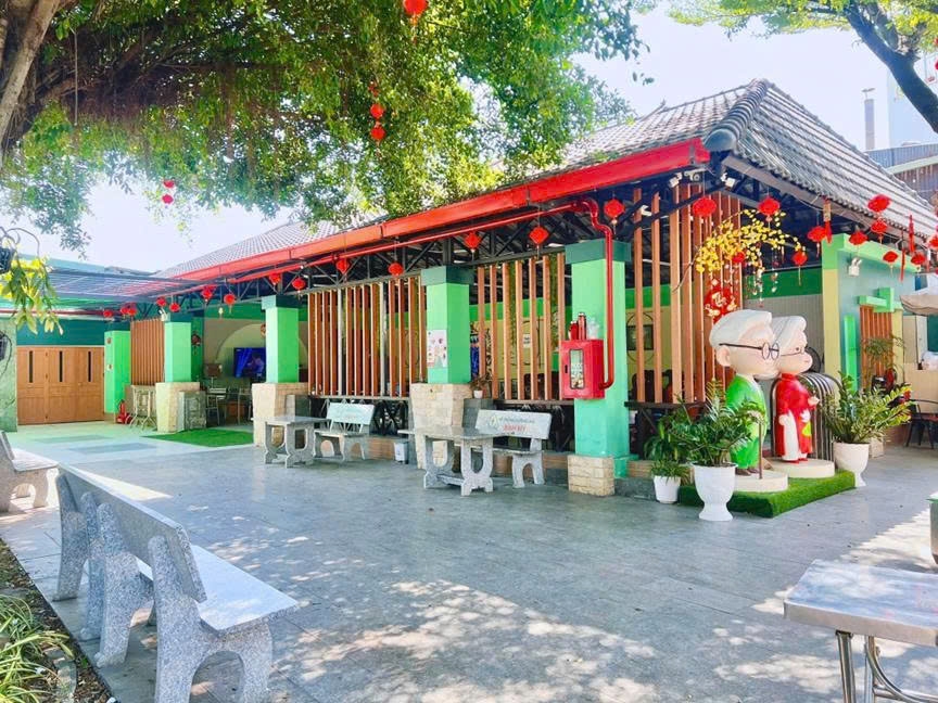 Khuôn viên dành cho Người cao tuổi