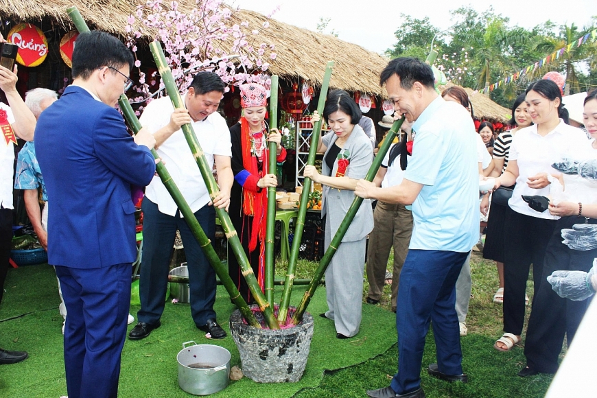 Giữ lửa truyền thống từ lễ hội Bằng Cả của người Dao Thanh Y ở Quảng Ninh Giữ lửa truyền thống từ lễ hội Bằng Cả