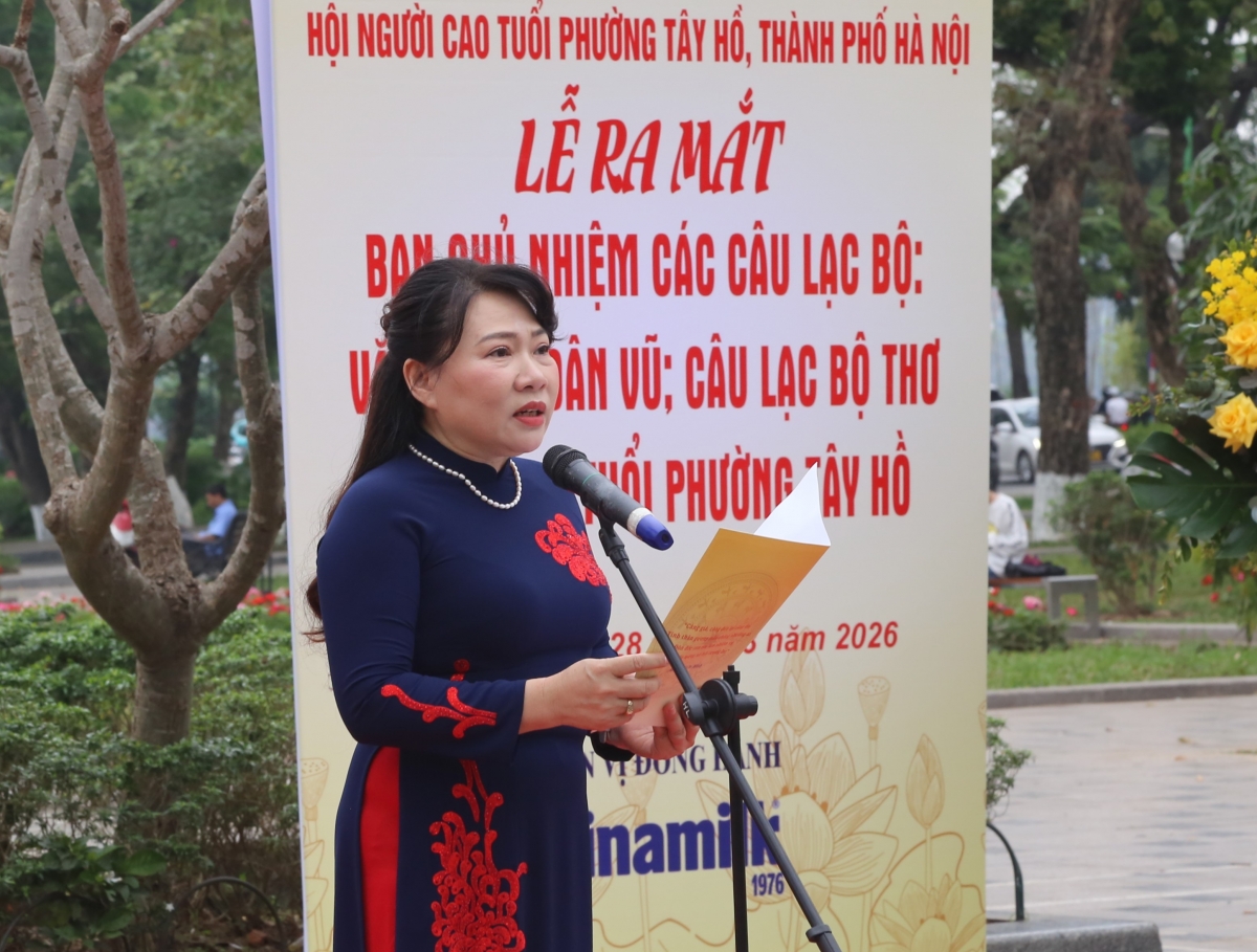 Bà Trần Thị Thu Hường khai mạc chương trình Bà Trần Thị Thu Hường khai mạc chương trình