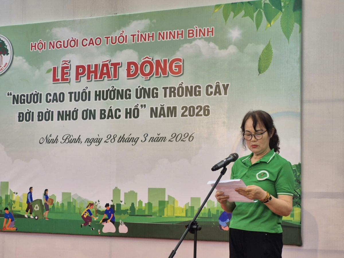 Hội viên Phạm Thị Tám phát biểu hưởng ứng