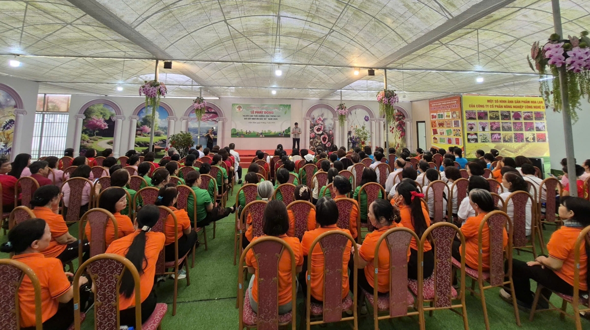 Quang cảnh Lễ phát động NCT hưởng ứng trồng cây đời đời nhớ ơn Bác Hồ tỉnh Ninh Bình