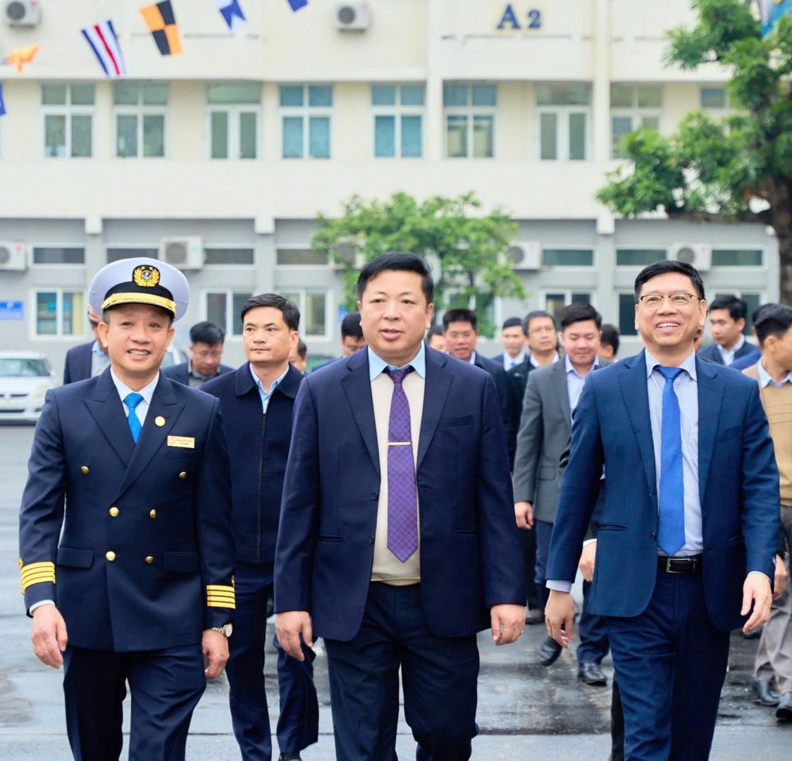 Bộ trưởng Bộ Xây dựng Trần Hồng Minh thăm và làm việc tại Trường Đại học Hàng hải Việt Nam. Bộ trưởng Bộ Xây dựng Trần Hồng Minh thăm và làm việc tại Trường Đại học Hàng hải Việt Nam.