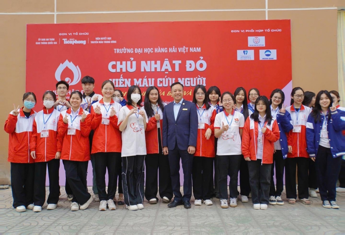 Một trong những dấu ấn nổi bật là phong trào hiến máu tình nguyện – hoạt động đã trở thành “thương hiệu” của sinh viên Hàng hải. Một trong những dấu ấn nổi bật là phong trào hiến máu tình nguyện – hoạt động đã trở thành “thương hiệu” của sinh viên Hàng hải.