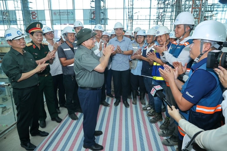 Thủ tướng Phạm Minh Chính động viên các đơn vị thi công dự án Cảng hàng không quốc tế Long Thành. Thủ tướng Phạm Minh Chính động viên các đơn vị thi công dự án Cảng hàng không quốc tế Long Thành.