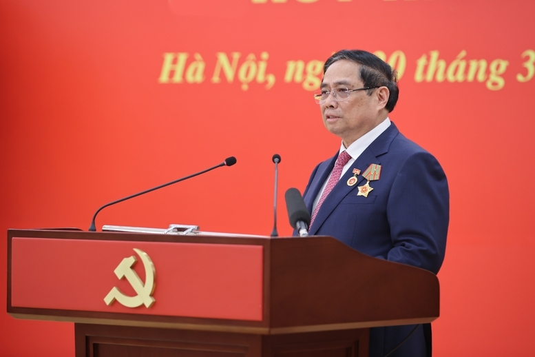 Thủ tướng Phạm Minh Chính nêu rõ, những phần thưởng cao quý mà Đảng, Nhà nước trao tặng mang ý nghĩa thiêng liêng và sâu sắc, là niềm vinh dự, tự hào lớn lao, là sự ghi nhận của Đảng, Nhà nước đối với các đồng chí trong suốt chặng đường phấn đấu và trưởng thành Thủ tướng Phạm Minh Chính nêu rõ, những phần thưởng cao quý mà Đảng, Nhà nước trao tặng mang ý nghĩa thiêng liêng và sâu sắc, là niềm vinh dự, tự hào lớn lao, là sự ghi nhận của Đảng, Nhà nước đối với các đồng chí trong suốt chặng đường phấn đấu và trưởng thành