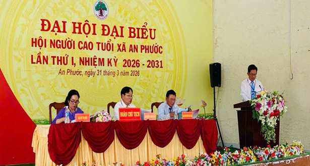 Ông Lê Minh Hòa- Ủy viên Ban Thường vụ Đảng ủy, Chủ tịch Ủy ban MTTQ Việt Nam xã phát biểu tại đại hội Ông Lê Minh Hòa- Ủy viên Ban Thường vụ Đảng ủy, Chủ tịch Ủy ban MTTQ Việt Nam xã phát biểu tại đại hội