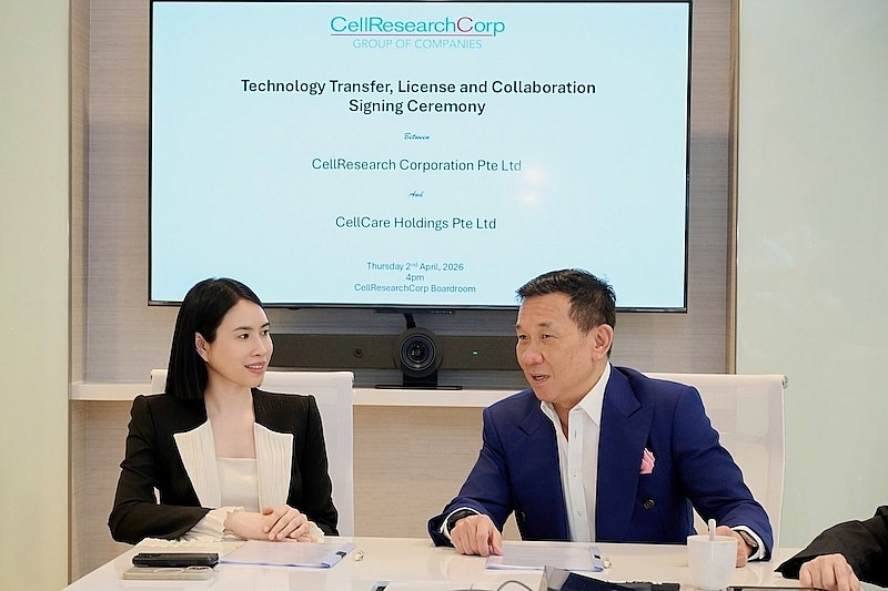 ảnh1: Bà Lê Ánh Tuyết, Đại diện Hội đồng quản trị Cellcare Holdings ký kết hợp tác cùng ông Ivor J Lim, Giám đốc sáng lập kiêm Giám đốc Y khoa, Tập đoàn CellResearch Corporation ảnh1: Bà Lê Ánh Tuyết, Đại diện Hội đồng quản trị Cellcare Holdings ký kết hợp tác cùng ông Ivor J Lim, Giám đốc sáng lập kiêm Giám đốc Y khoa, Tập đoàn CellResearch Corporation