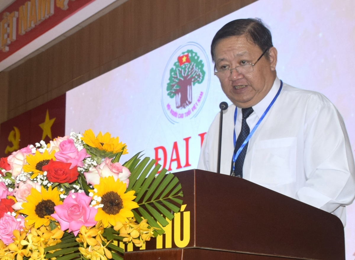 Ông Nguyễn Kim Tự báo cáo tại Đại hội Người cao tuổi phường Bình Phú nhiệm kỳ 2026–2031 Ông Nguyễn Kim Tự báo cáo tại Đại hội Người cao tuổi phường Bình Phú nhiệm kỳ 2026–2031