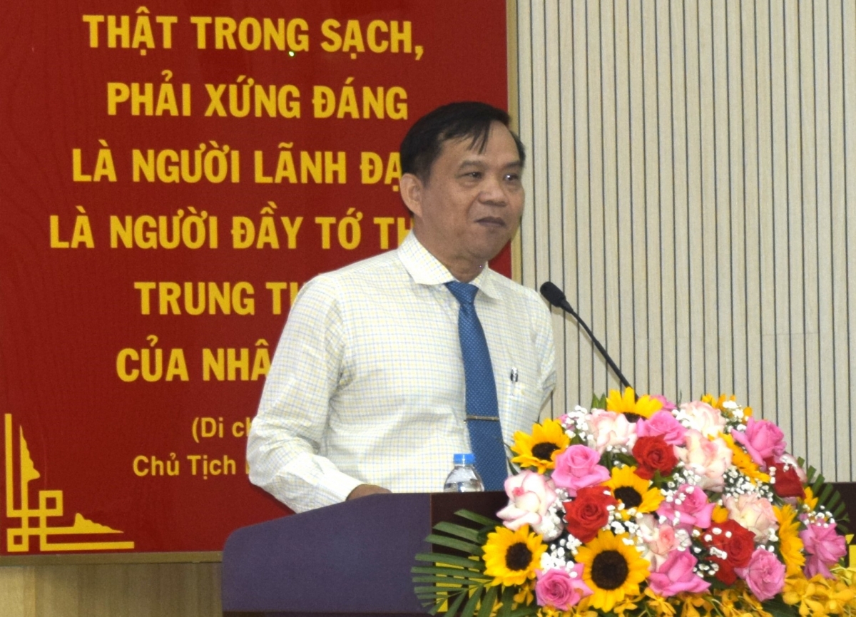 Ông Nguyễn Trường Thanh, Phó Bí thư Thường trực Đảng ủy phường Bình Phú phát biểu tại Đại hội Người cao tuổi phường Bình Phú Ông Nguyễn Trường Thanh, Phó Bí thư Thường trực Đảng ủy phường Bình Phú phát biểu tại Đại hội Người cao tuổi phường Bình Phú