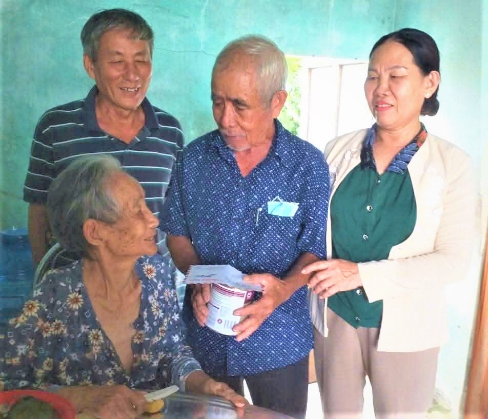 Ông Phạm Văn Nhiều thường xuyên quan tâm, chăm lo hội viên hoàn cảnh khó khăn Ông Phạm Văn Nhiều thường xuyên quan tâm, chăm lo hội viên hoàn cảnh khó khăn