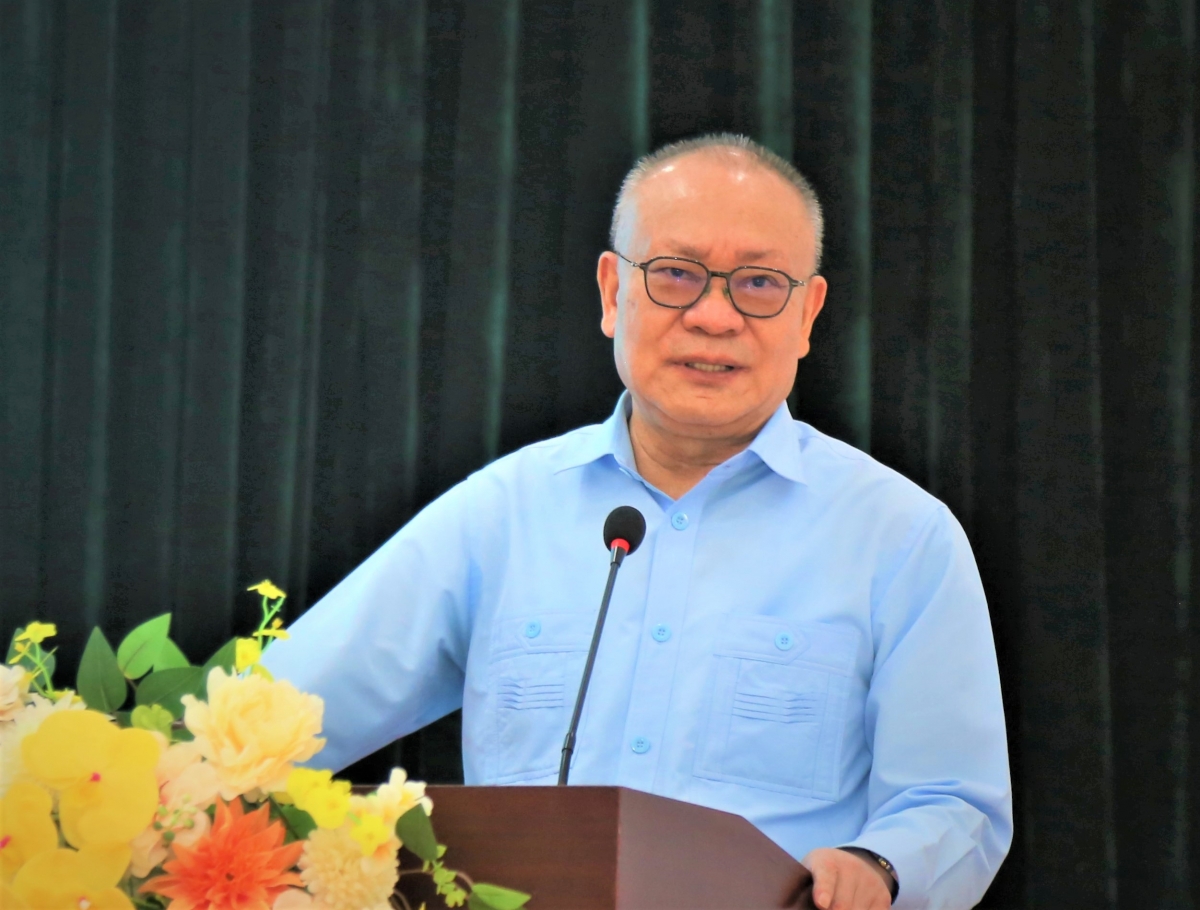 Ông Nguyễn Mạnh Thản trực tiếp trao đổi về kiến thức, kỹ năng chăm sóc sức khỏe chủ động