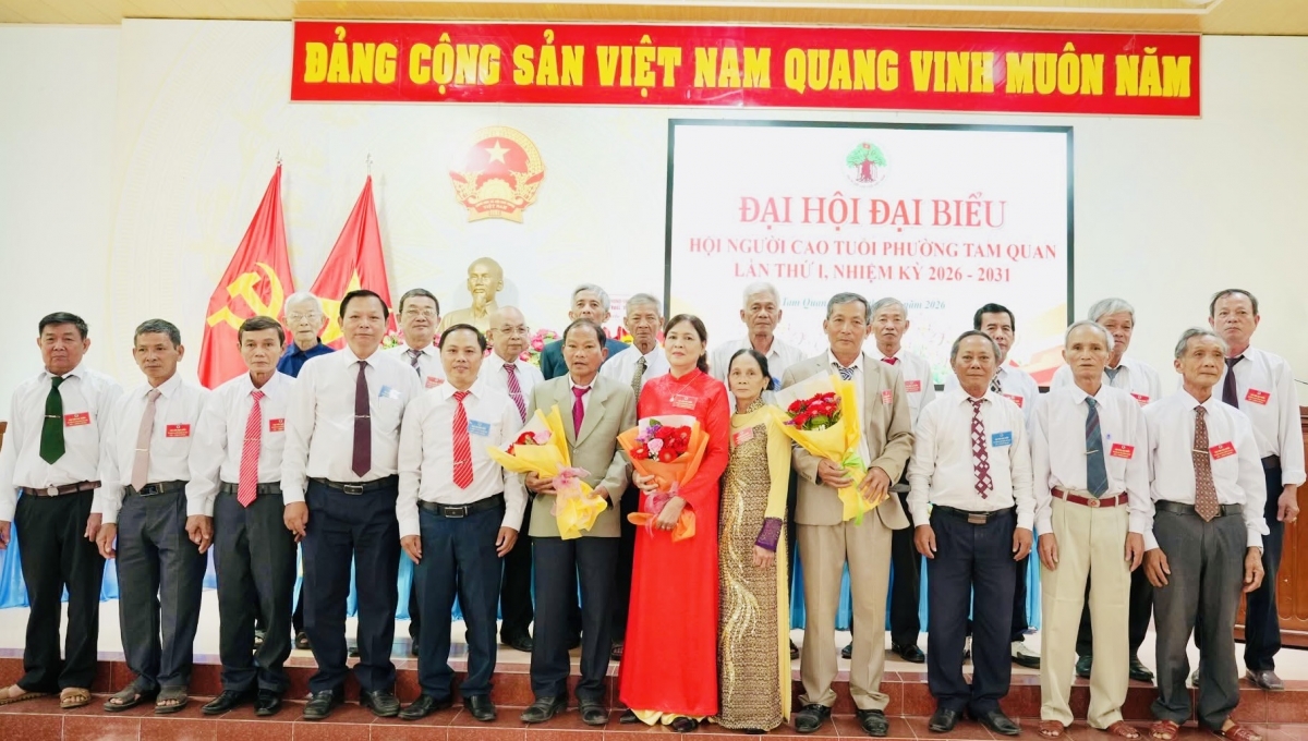 Ông Đỗ Minh Hoàng được tín nhiệm tái cử giữ chức Chủ tịch Hội Người cao tuổi phường Tam Quan. Ông Đỗ Minh Hoàng được tín nhiệm tái cử giữ chức Chủ tịch Hội Người cao tuổi phường Tam Quan.