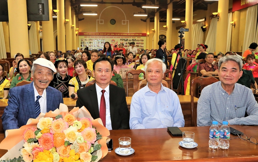 NSND Trần Hiếu: Hát đến tận cùng ký ức, giữ lửa đến tận cùng đời người NSND Trần Hiếu