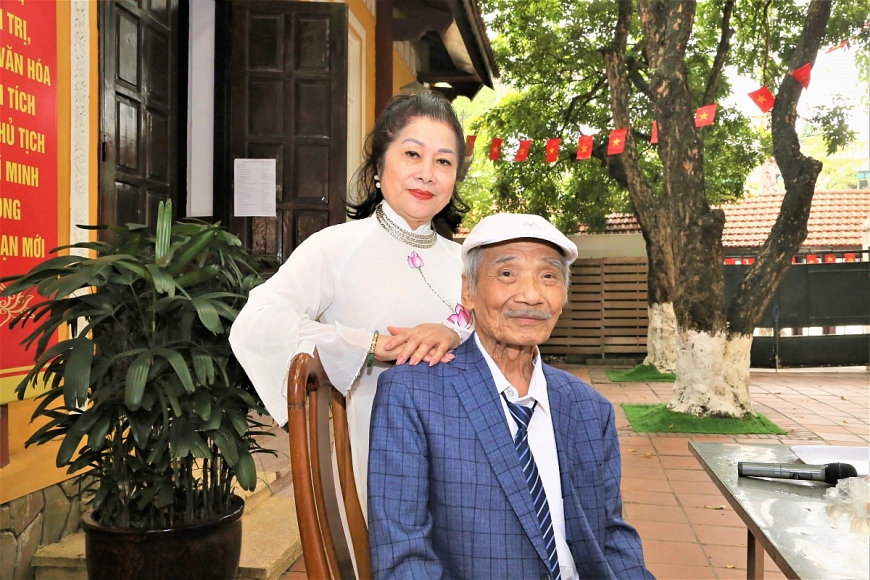 Vợ chồng NSND Trần Hiếu - Nghệ sĩ Nguyễn Thị Minh Ngà. Vợ chồng NSND Trần Hiếu - Nghệ sĩ Nguyễn Thị Minh Ngà.