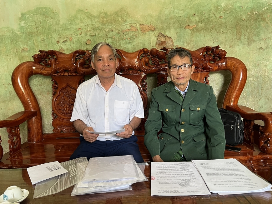 Ông Nguyễn Tiến Tăng, 77 tuổi, là cựu chiến binh và ông Hoàng Văn Thịnh bức xúc ý kiến về các vi phạm chưa được xem xét xử lý dứt điểm. UBND xã Yên Lãng phản hồi