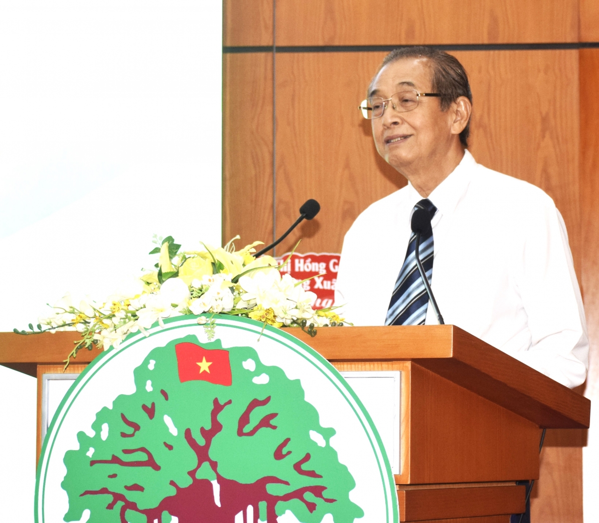 TS Huỳnh Thành Lập phát biểu tại Đại hội Người cao tuổi phường Bàn Cờ TS Huỳnh Thành Lập phát biểu tại Đại hội Người cao tuổi phường Bàn Cờ