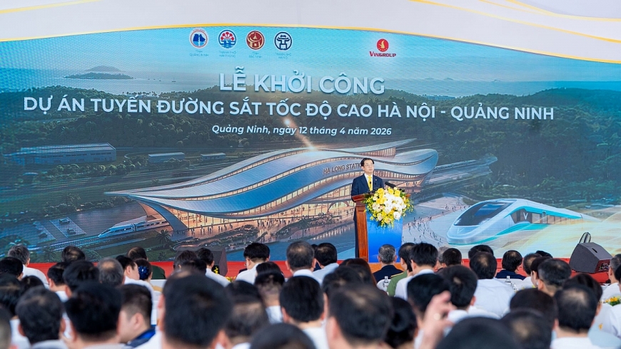 Ông Nguyễn Việt Quang, Phó Chủ tịch kiêm Tổng Giám đốc Tập đoàn Vingroup phát biểu tại lễ khởi công dự án tuyến đường sắt tốc độ cao Hà Nội - Quảng Ninh Ông Nguyễn Việt Quang, Phó Chủ tịch kiêm Tổng Giám đốc Tập đoàn Vingroup phát biểu tại lễ khởi công dự án tuyến đường sắt tốc độ cao Hà Nội - Quảng Ninh