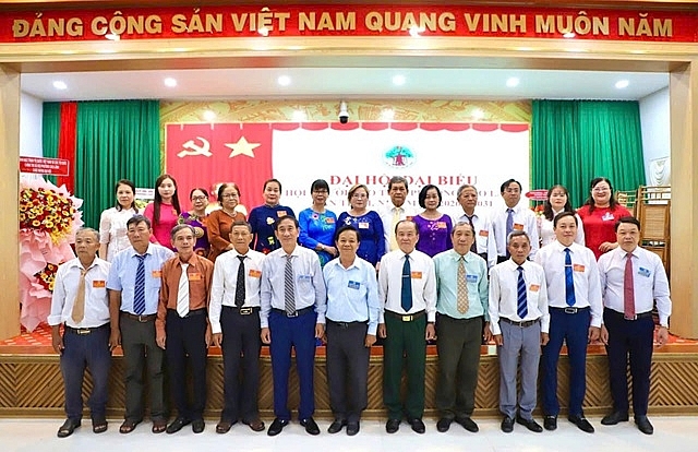 Lãnh đạo Hội Người cao tuổi tỉnh Đồng Tháp chụp ảnh lưu niệm cùng Ban Chấp hành Hội Người cao tuổi phường Cao Lãnh khóa I, nhiệm kỳ 2026–2031 Lãnh đạo Hội Người cao tuổi tỉnh Đồng Tháp chụp ảnh lưu niệm cùng Ban Chấp hành Hội Người cao tuổi phường Cao Lãnh khóa I, nhiệm kỳ 2026–2031