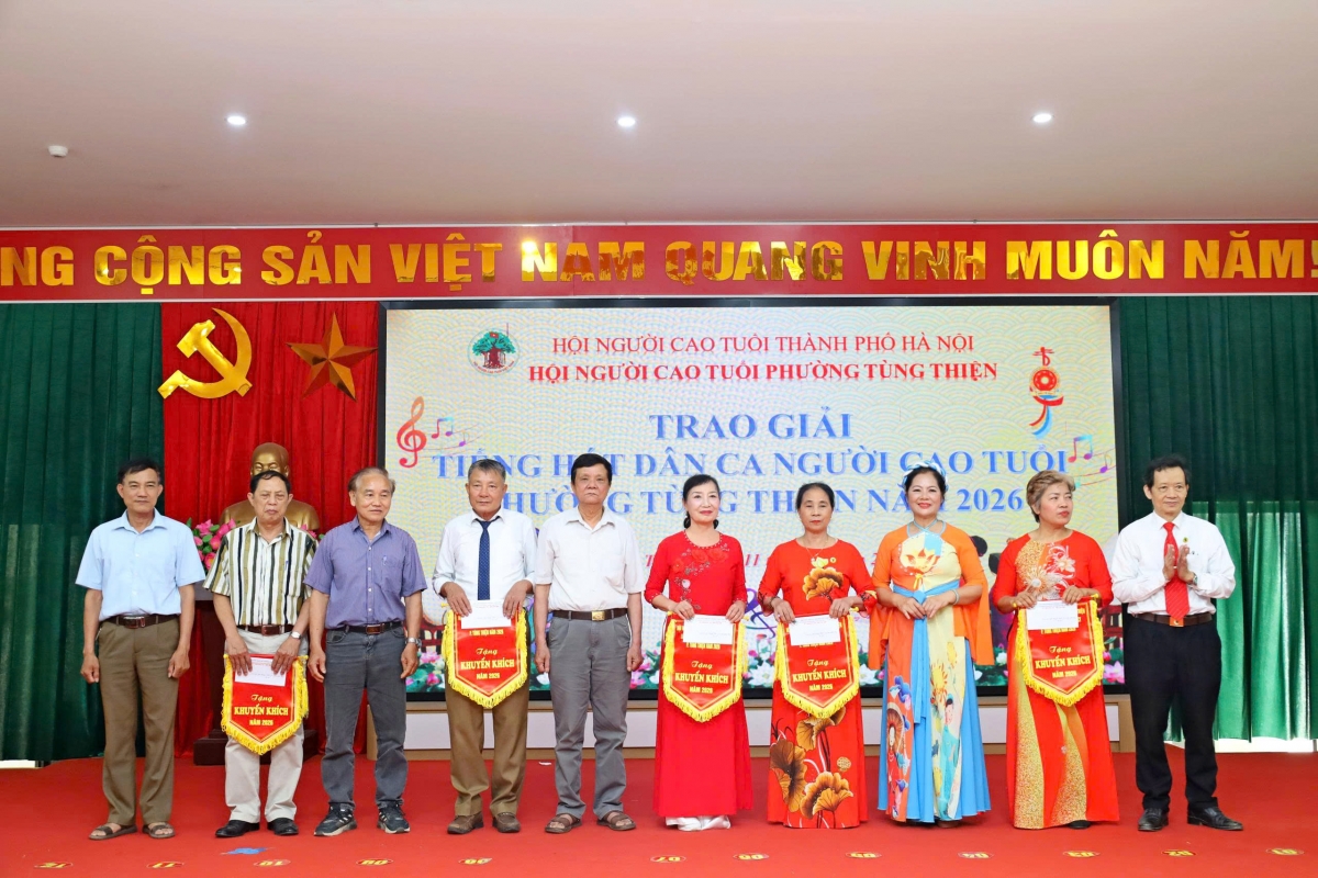 Phường Tùng Thiện, TP Hà Nội: Khi người cao tuổi hát dân ca… Phường Tùng Thiện, TP Hà Nội: Khi người cao tuổi hát dân ca…