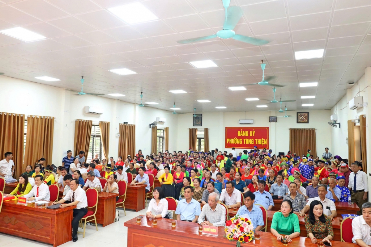Phường Tùng Thiện, TP Hà Nội: Khi người cao tuổi hát dân ca… Phường Tùng Thiện, TP Hà Nội: Khi người cao tuổi hát dân ca…