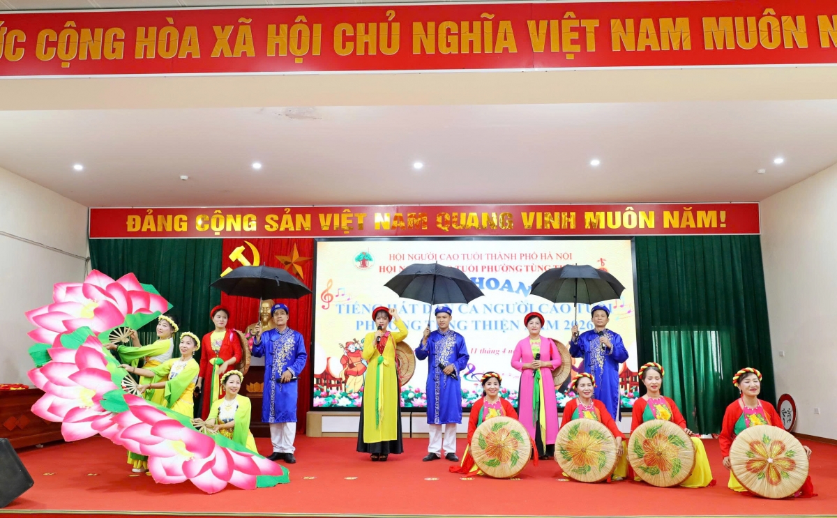 Phường Tùng Thiện, TP Hà Nội: Khi người cao tuổi hát dân ca… Phường Tùng Thiện, TP Hà Nội: Khi người cao tuổi hát dân ca…