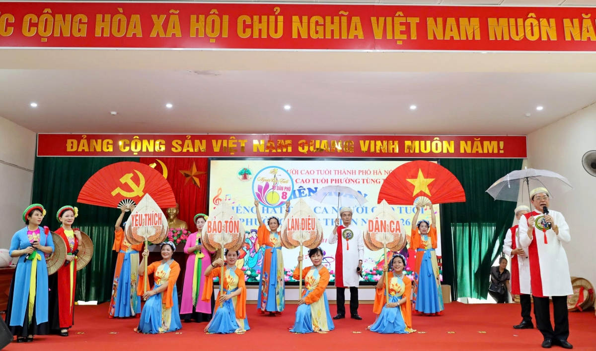 Phường Tùng Thiện, TP Hà Nội: Khi người cao tuổi hát dân ca… Phường Tùng Thiện, TP Hà Nội: Khi người cao tuổi hát dân ca…