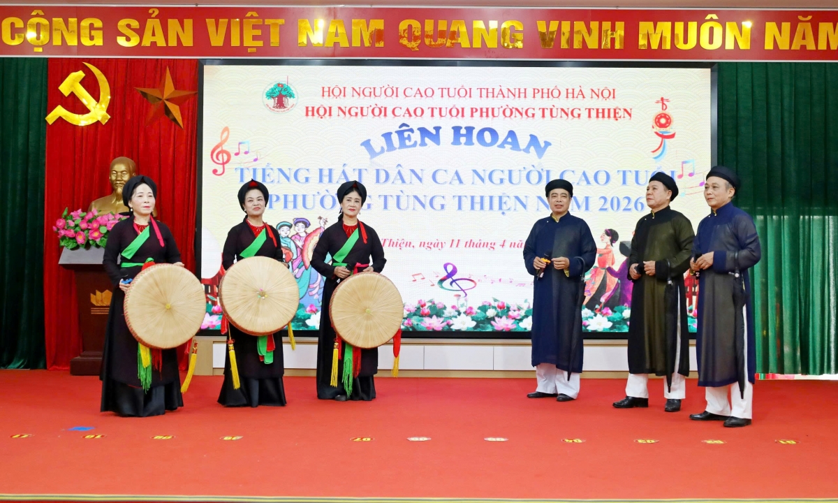 Phường Tùng Thiện, TP Hà Nội: Khi người cao tuổi hát dân ca… Phường Tùng Thiện, TP Hà Nội: Khi người cao tuổi hát dân ca…