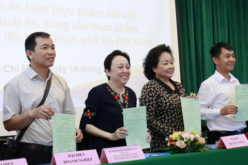 Sở ATTP TP.HCM tổ chức Lễ ký kết cam kết đảm bảo an toàn thực phẩm đối với cơ sở cung cấp suất ăn, cung cấp thực phẩm cho trường học trên địa bàn TP.HCM