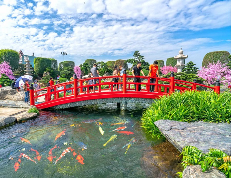 Công viên Cá KOI RinRin Park