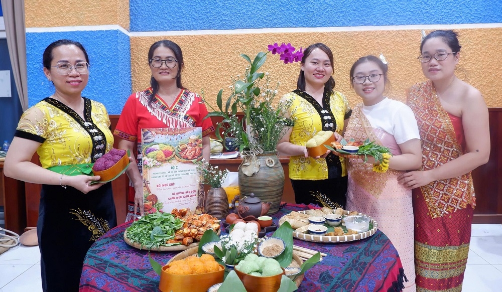 Phường Tân Hưng lan tỏa bản sắc văn hóa dân tộc qua ẩm thực và giao lưu cộng đồng Phường Tân Hưng lan tỏa bản sắc văn hóa dân tộc qua ẩm thực và giao lưu cộng đồng
