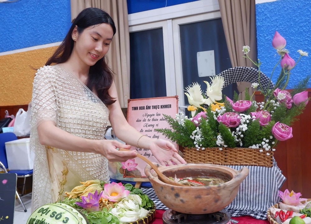 Phường Tân Hưng lan tỏa bản sắc văn hóa dân tộc qua ẩm thực và giao lưu cộng đồng Phường Tân Hưng lan tỏa bản sắc văn hóa dân tộc qua ẩm thực và giao lưu cộng đồng