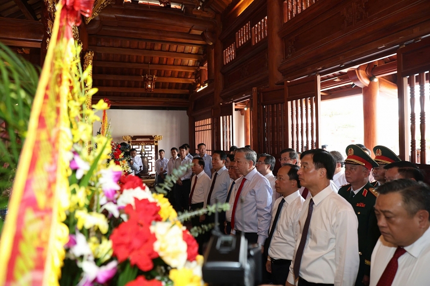 Lãnh đạo Đảng, Nhà nước dâng hương tưởng niệm Tổng Bí thư Hà Huy Tập Lãnh đạo Đảng, Nhà nước dâng hương tưởng niệm Tổng Bí thư Hà Huy Tập