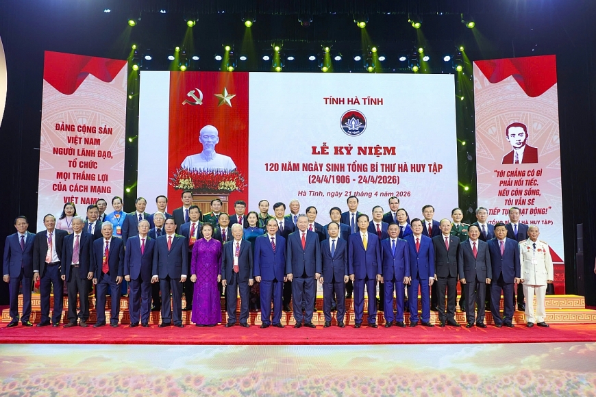 Các đại biểu Trung ương, khách mời và lãnh đạo tỉnh tại lễ kỷ niệm. Các đại biểu Trung ương, khách mời và lãnh đạo tỉnh tại lễ kỷ niệm.