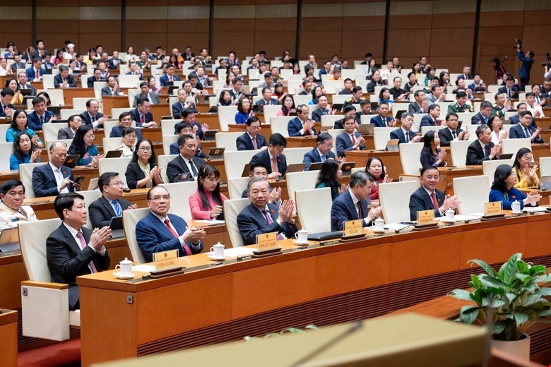 Các đại biểu Quốc hội chúc mừng thành công Kỳ họp thứ Nhất, Quốc hội khoá XVI Các đại biểu Quốc hội chúc mừng thành công Kỳ họp thứ Nhất, Quốc hội khoá XVI