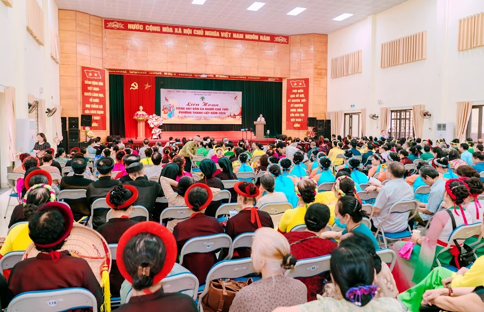 Đông đảo nghệ sỹ không chuyên NCT tham gia Liên hoan Đông đảo nghệ sỹ không chuyên NCT tham gia Liên hoan