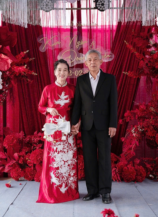 Vợ chồng ông Chắt trong ngày vui của cháu gái. Vợ chồng ông Chắt trong ngày vui của cháu gái.