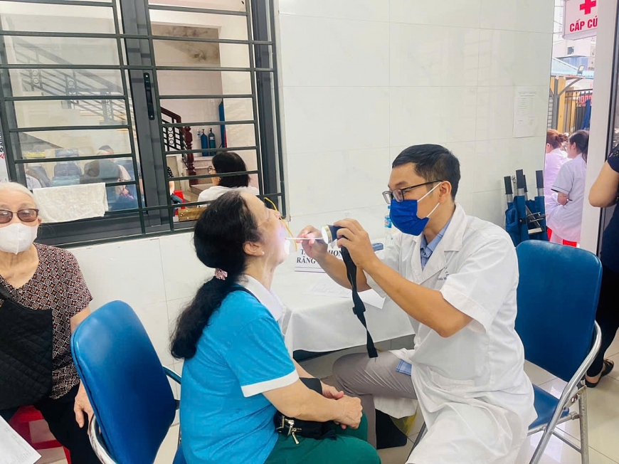 Hà Nội: Khám sàng lọc sức khỏe miễn phí cho cán bộ Hội NCT phường Phú Diễn
