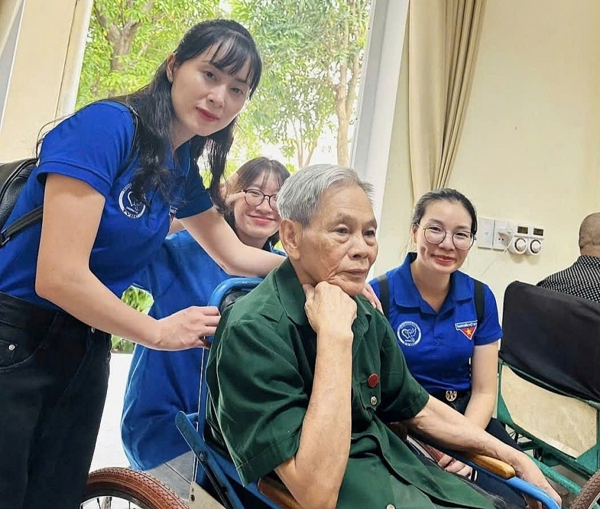 Chiến sỹ trinh sát Trần Quốc Tế  là tấm gương cho thế hệ trẻ noi theo.