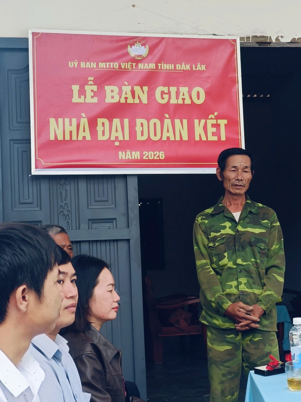 Ông Phạm Minh Phái, xúc động phát biểu cảm ơn sự quan tâm của Đảng, Nhà nước, MTTQ Việt Nam xã và toàn thể mọi người tại buổi lễ. Ông Phạm Minh Phái, xúc động phát biểu cảm ơn sự quan tâm của Đảng, Nhà nước, MTTQ Việt Nam xã và toàn thể mọi người tại buổi lễ.