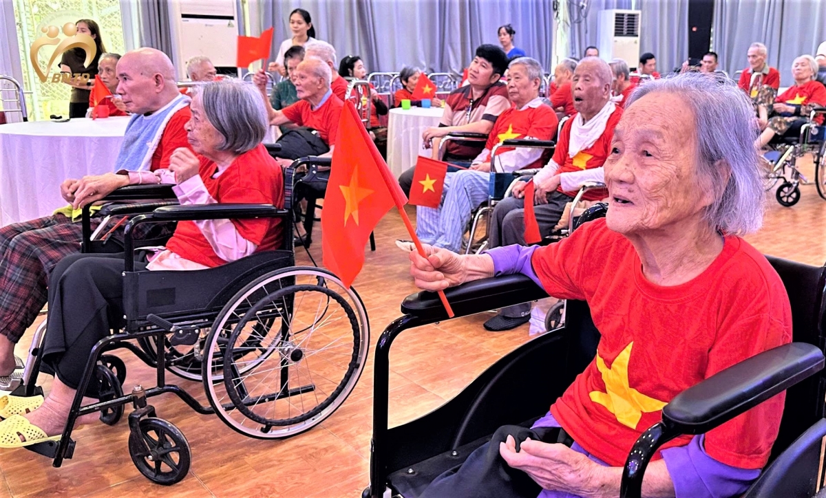Không khí kỷ niệm ngày Giải phóng miền Nam thống nhất đất nước tại Bách Niên Thiên Đức Sóc Sơn Không khí kỷ niệm ngày Giải phóng miền Nam thống nhất đất nước tại Bách Niên Thiên Đức Sóc Sơn