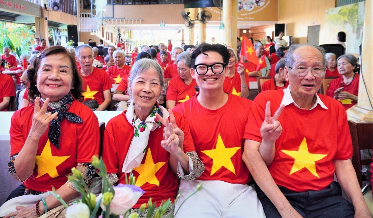 Bách Niên Thiên Đức: Nơi NCT được sống, được nhớ và được yêu thương Bách Niên Thiên Đức: Nơi NCT được sống, được nhớ và được yêu thương