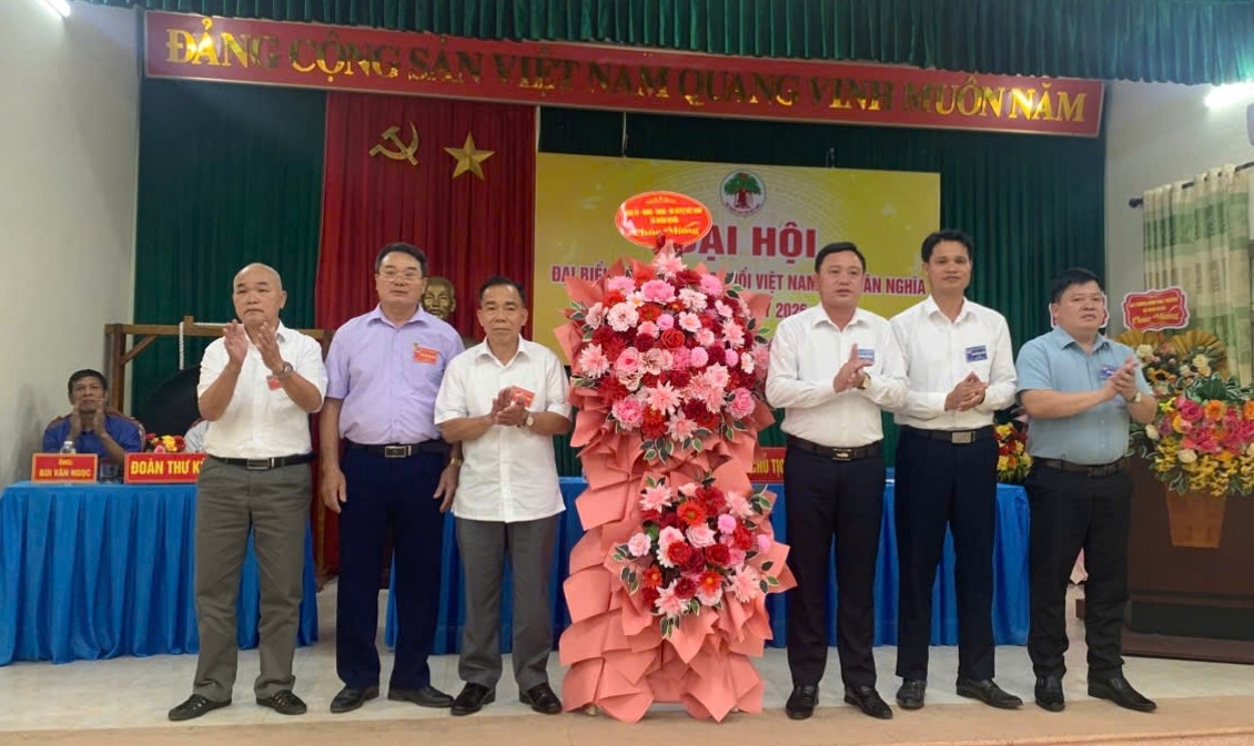 Lãnh đạo xã Nhân Nghĩa tặng hoa chúc mừng Đại hội đại biểu Hội NCT xã nhiệm kỳ 2026-2031 Lãnh đạo xã Nhân Nghĩa tặng hoa chúc mừng Đại hội đại biểu Hội NCT xã nhiệm kỳ 2026-2031