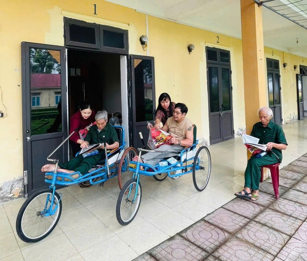 Một thời hoa lửa của các bác được tái hiện trên các bài báo của số đặc biệt Tạp chí Người cao tuổi Một thời hoa lửa của các bác được tái hiện trên các bài báo của số đặc biệt Tạp chí Người cao tuổi