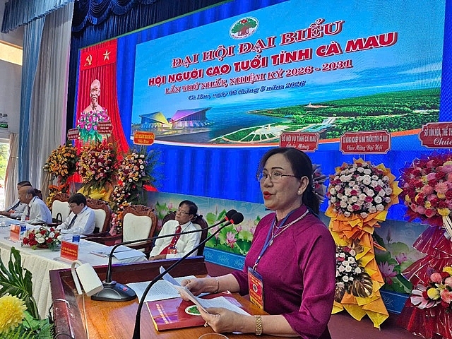 Bà Lê Hồng Thu, Phó Chủ tịch Hội NCT tỉnh báo cáo tại Đại hội Bà Lê Hồng Thu, Phó Chủ tịch Hội NCT tỉnh báo cáo tại Đại hội